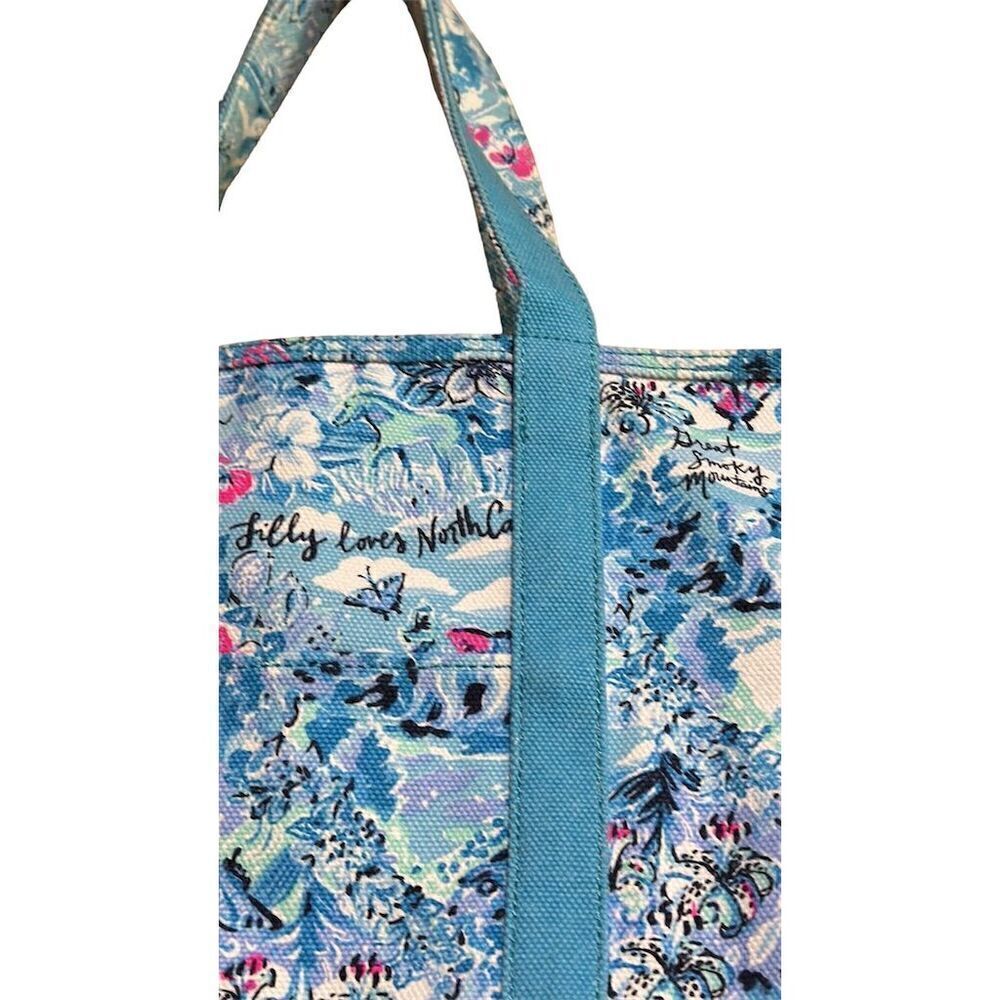 Lilly Pulitzer Mercato Tote Blue Peri "Lilly Loves North Carolina" - NWT - Picture 2 of 8